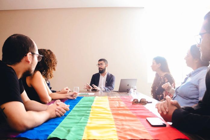 Mulher trans denuncia à OAB ameaças e agressões sofridas em Maceió: "esganada e estapeada"
