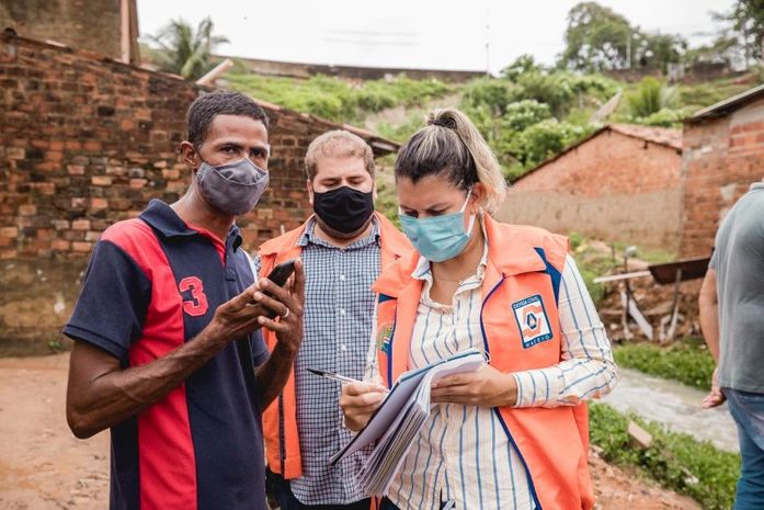 Defesa Civil é acionada para alagamentos, queda de muro e desabamento de duas casas em Maceió