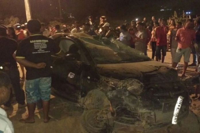 Jovem perde o controle de veículo e despenca de viaduto no interior