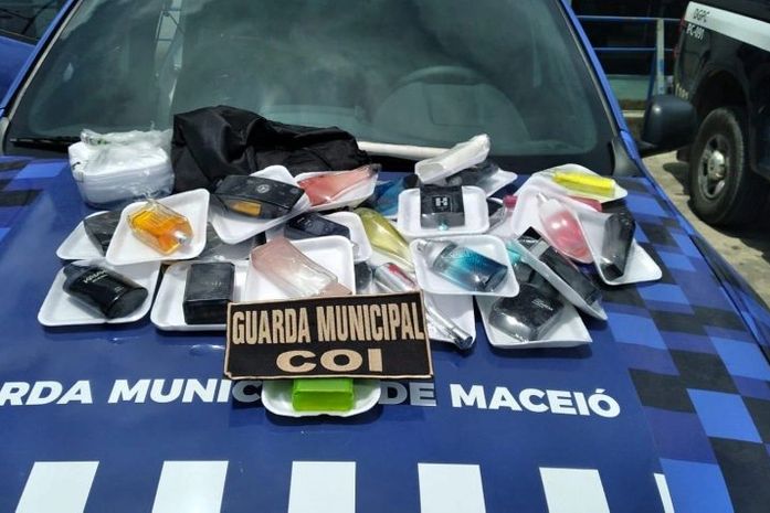 Homem é preso em flagrante comercializando perfumes falsificados no centro de Maceió 
