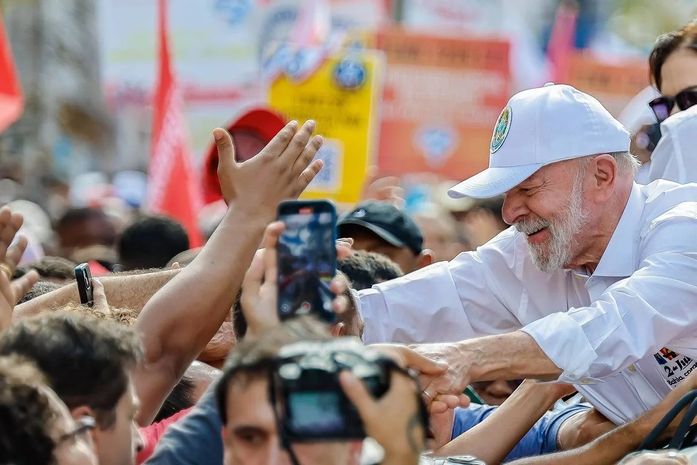 Lula vai a 2026 com aprovação em alta