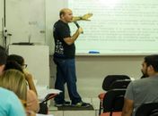 Ler bem os editais e se concentrar em disciplinas chaves são alguns dos segredos para a aprovação.
