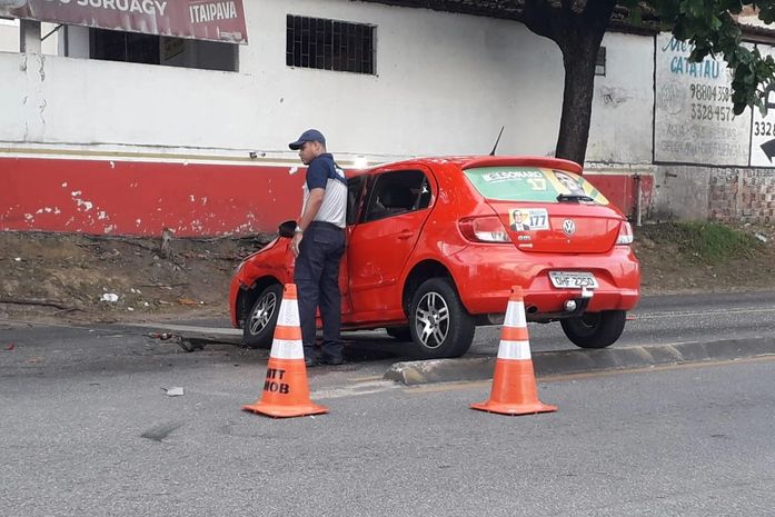 Colisão deixou o trânsito lento no local