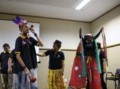 Alunos da Escola de Cegos encenam A lenda do Boi-Bumbá na Bienal