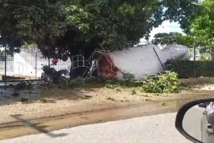 Caixa d'água de escola estadual tomba em Arapiraca