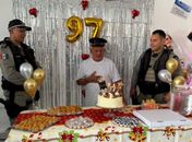 Veterano de 97 anos recebe surpresa da PM durante comemoração de aniversário; militar é o único vivo da turma de 1954
