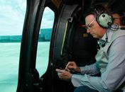 Jair Bolsonaro durante sobrevoo da região atingida pelo rompimento da barragem Mina Córrego do Feijão, em Brumadinho/MG.