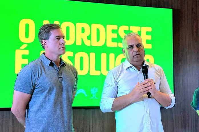 Marx Beltrão mobiliza prefeitos em apoio a Flávio Bolsonaro ao lado de Alfredo Gaspar