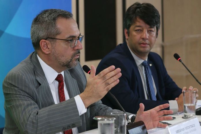 Ministro da Educação, Abraham Weintraub, disse que parte dos recursos será destinados para a compra de painéis solares