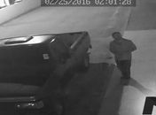 Vídeo: criminosos roubam caminhonete de comerciante
