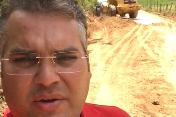 Máquinas do DER/AL estão em Chã Preta melhorando condições de estrada