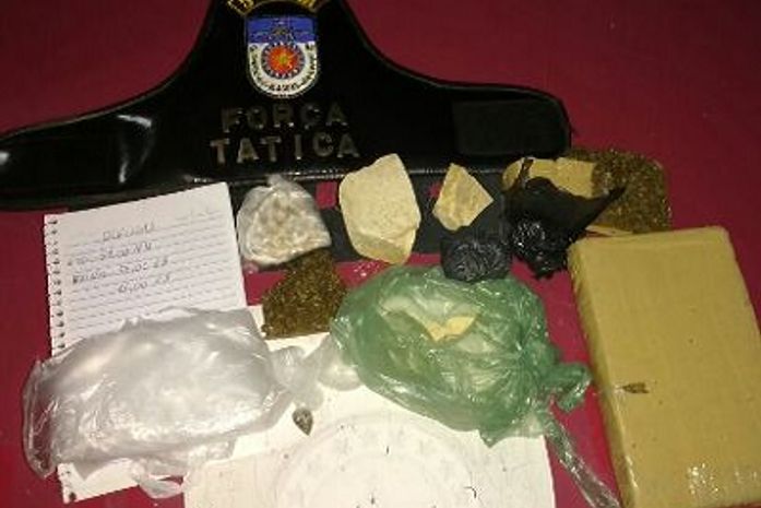 Material apreendido pelos policiais