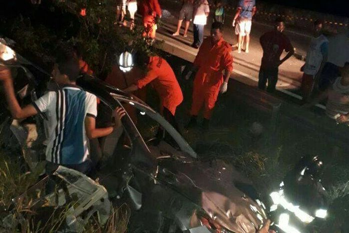 Capotamento na BR-101 faz duas vítimas fatais e dois feridos
