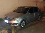 Renault Logan apreendido em Ubá (MG) na madrugada de domingo (18).