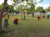 Prefeitura e iniciativa privada plantam mais de 70 arvores no Bosque das Arapiracas 