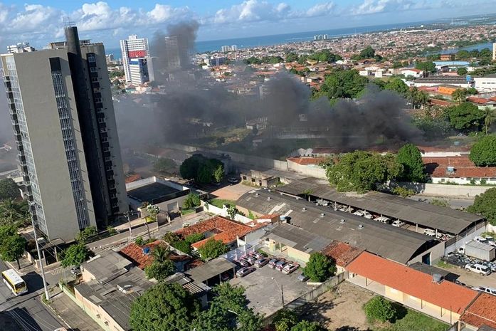 Fumaça foi vista por moradores da região