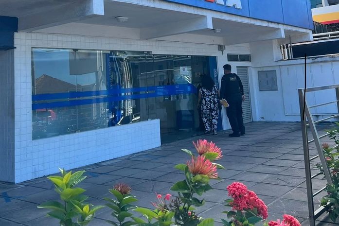 Mulher é presa após tentar sacar mais de R$ 200 mil usando documentos falsos
