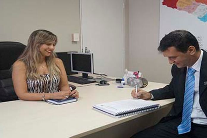 Novo diretor da DRE toma posse na presença da Delegada-geral Adjunta da Polícia Civil