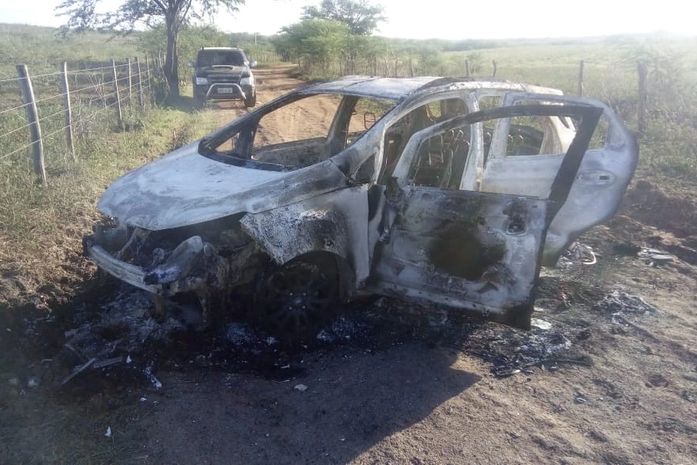 Carros supostamente utilizados em assalto a bancos são encontrados
