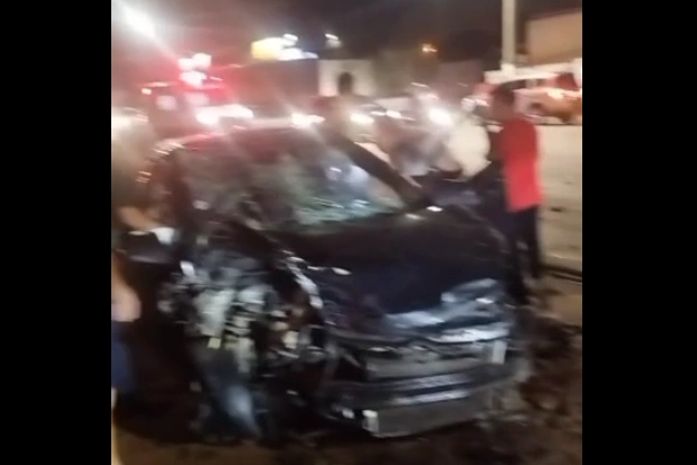 Acidente entre dois veículos deixa homem ferido na Avenida Menino Marcelo