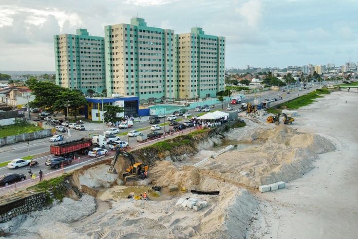 Obra de contenção do mar chega a novos pontos e terá mais de 2 km de extensão