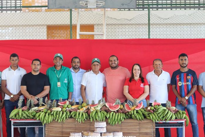 Prefeitura Matriz/AL beneficia 1.800 famílias pobres entregando 18 toneladas de alimentos produzidos no próprio município