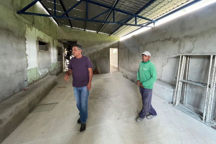 Prefeito de Branquinha acompanha reestruturação de mais uma escola na zona rural