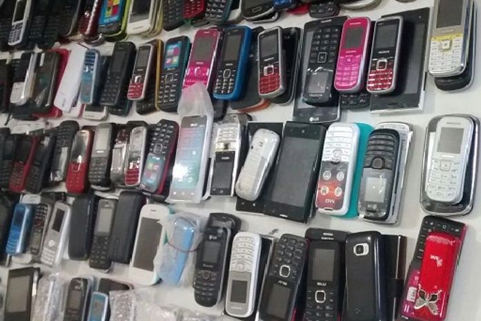 Aparelhos celulares apreendidos