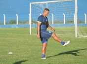 Atacante Walter em treino no Mutange