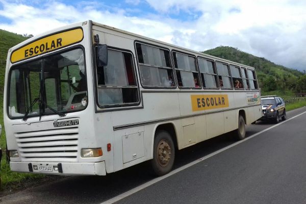 PRF flagra ônibus escolar transportando pessoas que voltavam de