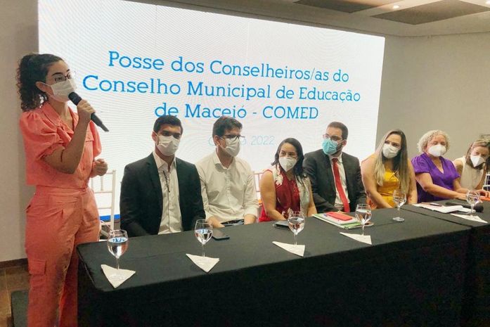 Teca Nelma comemora posse do Conselho Municipal de Educação: “vencemos mais esta luta”