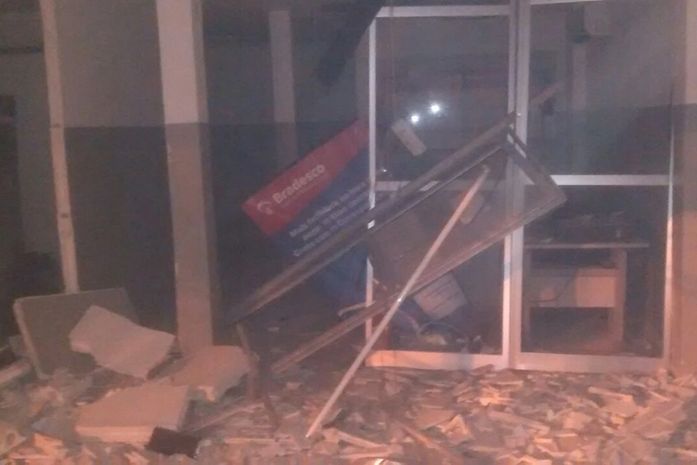Bandidos explodem agência bancária em Traipu