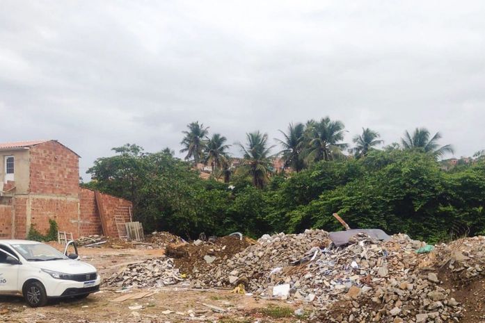 Área com resíduos sólidos descartados irregularmente