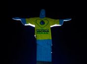 Cristo é iluminado para marcar campanha de vacinação contra a gripe