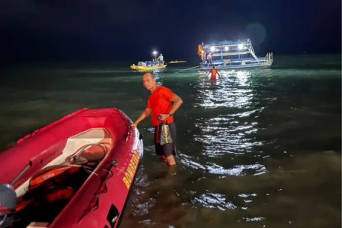 Jangadeiro que pilotava barco que naufragou na Ponta Verde presta depoimento à polícia 