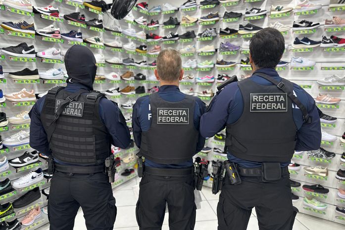 Receita Federal apreende R$ 3 milhões em tênis falsificados em Maceió, durante operação em lojas de calçados