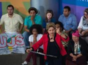 Dilma recebe apoio dos movimentos sociais e volta defender a democracia