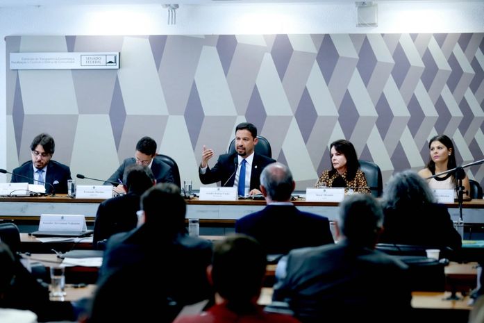 Rodrigo Cunha lidera agenda de defesa do consumidor no Senado