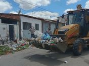 Justiça determina internação compulsória e limpeza de imóvel de acumulador em Delmiro Gouveia; veja vídeo