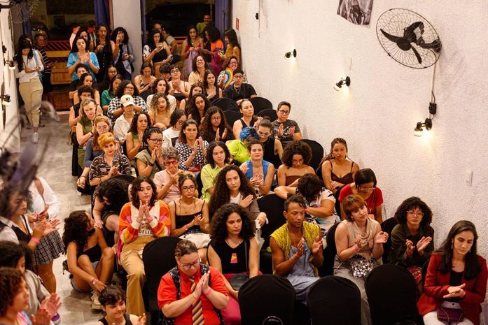 Fala, Bolacheira! reúne debate, música e memória em evento voltado a mulheres que amam mulheres no Theatro Homerinho