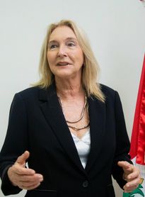 Secretária Kátia Born