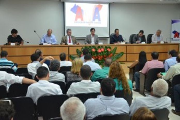 Reunião ocorreu no auditório da AMA, no bairro do Farol