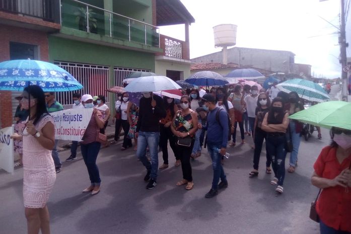 Educadores de São Sebastião realizam paralisações e novo protesto