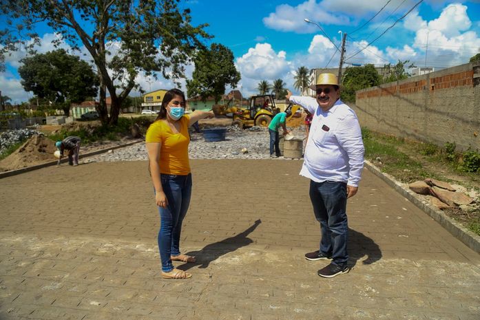 Prefeito Gilberto Gonçalves fiscaliza obras de drenagem no conjunto Vila Rica em Rio Largo
