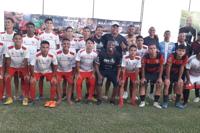 Alegria e conquistas: Aloísio Chulapa inaugura arena de futebol em Atalaia