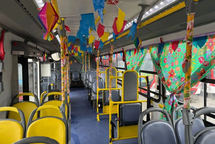 "Ônibus do Forró” leva música, alegria e o clima junino para passageiros do transporte coletivo de Maceió
