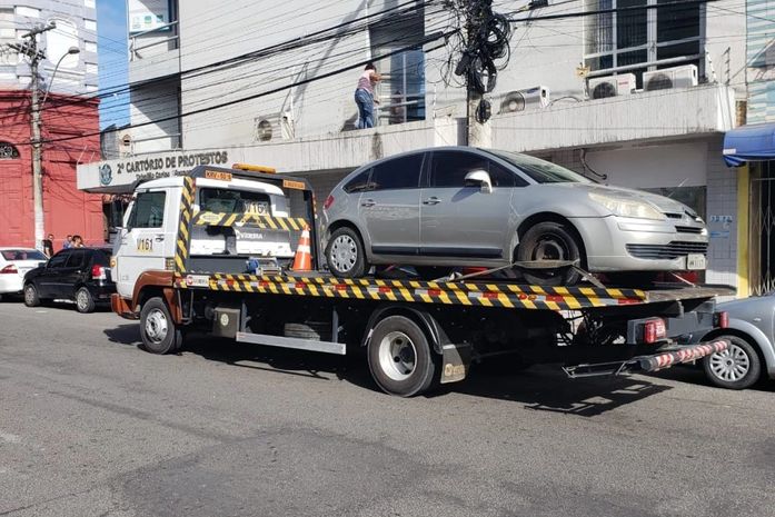 Fiscalização recolhe veículos clandestinos e autua condutores