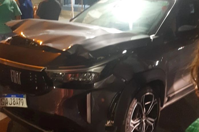 Colisão entre dois carros deixa três pessoas feridas na Ponta Verde, em Maceió