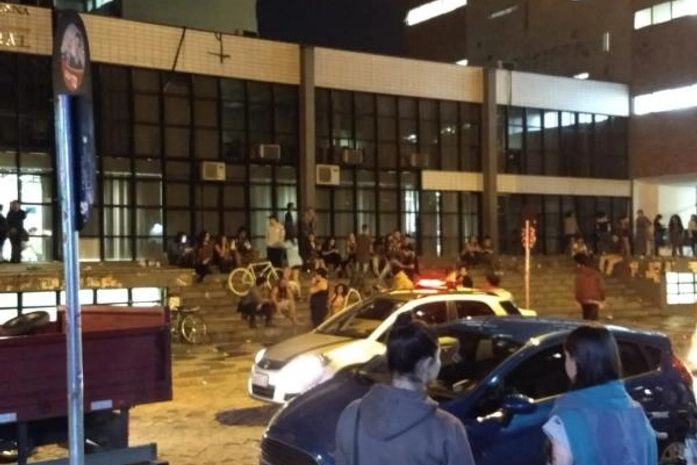 Estudante da UFPR é agredido a garrafadas por apoiadores de Bolsonaro
