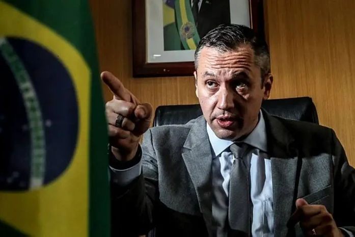 Da “coincidência retórica” ao “satanismo”